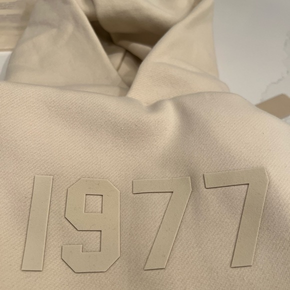 NEW ESSENTIALS FEAR OF GOD KIDS HOODIE SWEATSHIRT | 6/7 SMALL | EGGSHELL CREAM - Picture 7 of 16